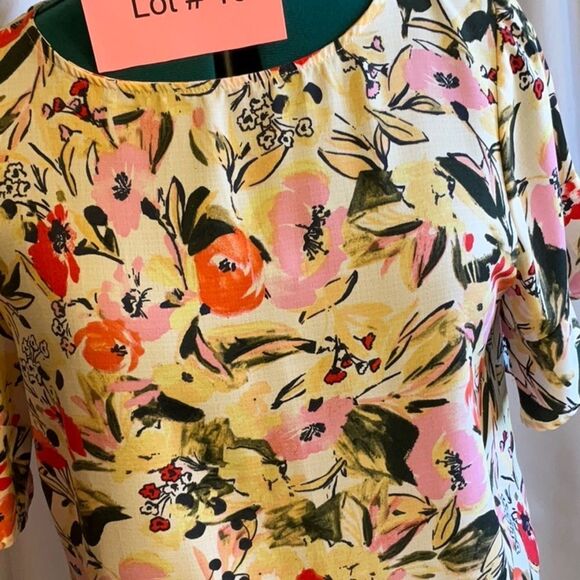 NWOT ELLEN TRACY top with ruffled short sleeves in size medium - Picture 5 of 11